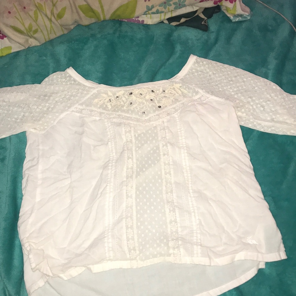 A white sleeve shirt